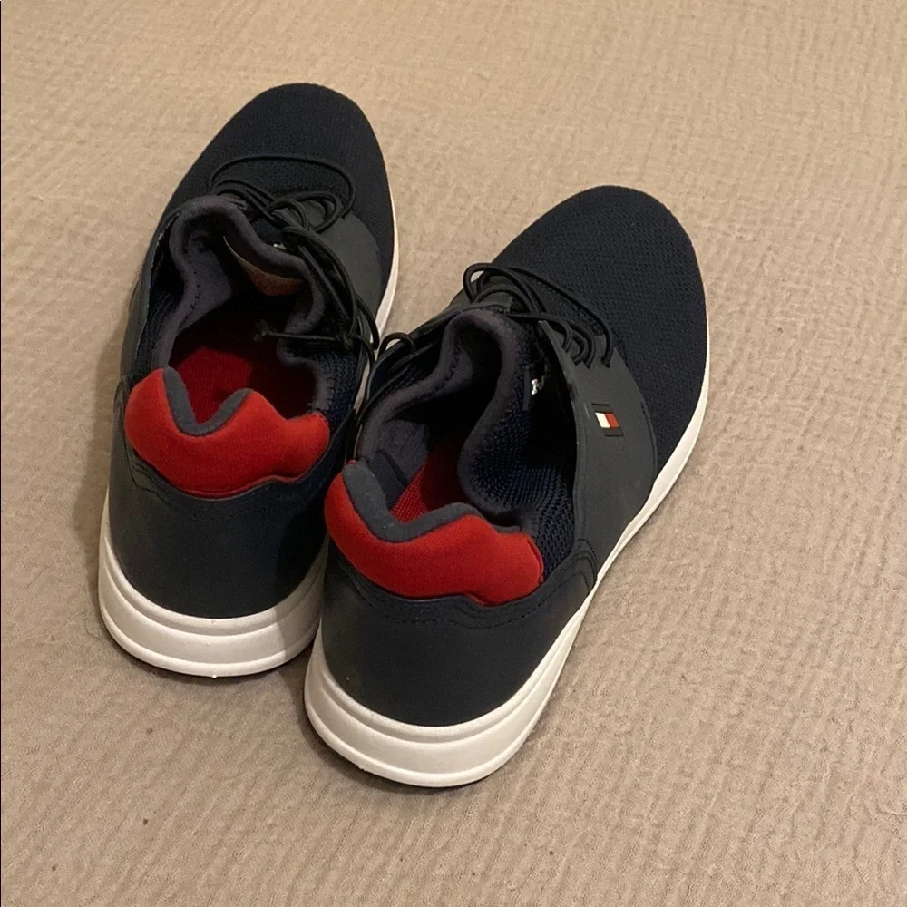 Tommy Hilfiger Navy and Red Sneakers. Size 8 . New. - Picture 3 of 10